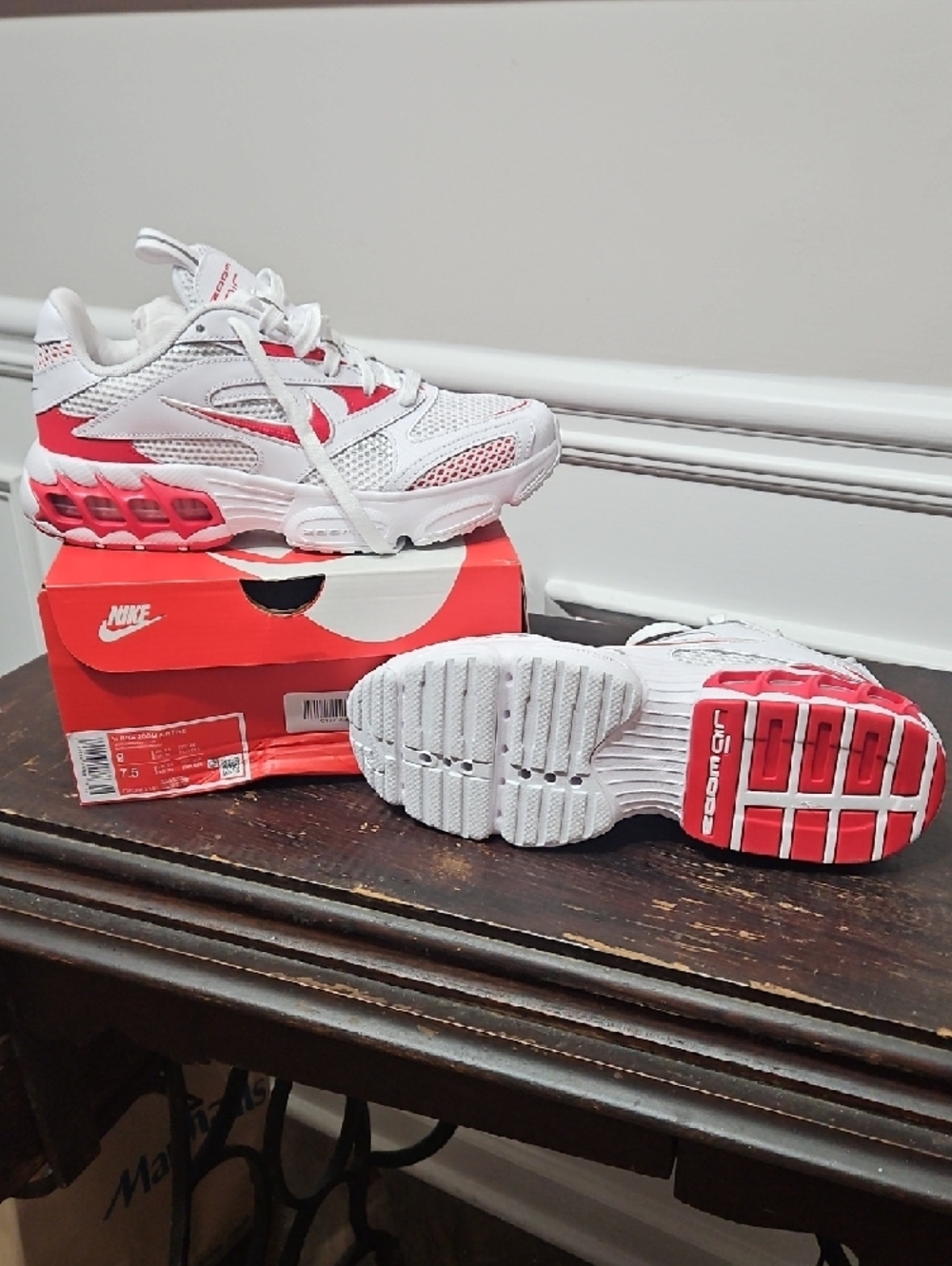BRAND NEW - Nike Womens Zoom Air Fire Sneakers - Picture 4 of 4
